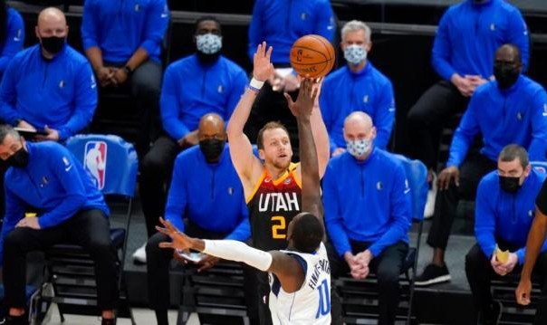 开云体育网站-爵士11连胜登顶西部有何秘诀？三分球成制胜利器