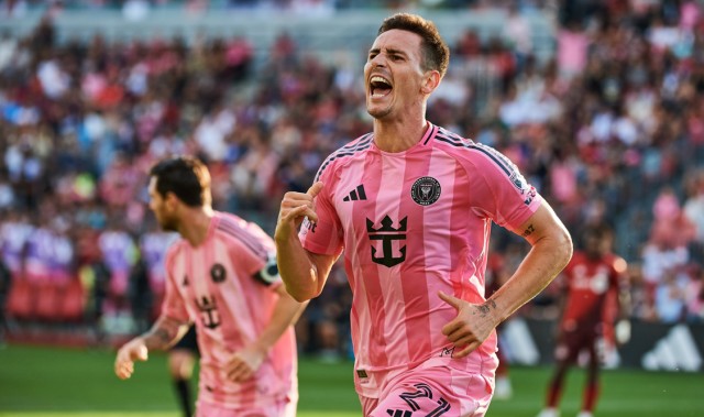 开云体育入口-球王效应！阿连德被报道宁愿少拿工资，也要继续跟梅西当队友！