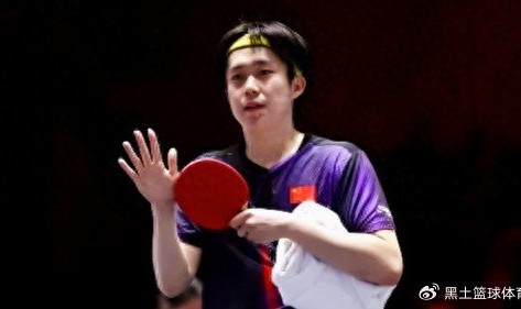 王楚钦：从背伤阴霾到世界第一，他用球拍撕开国乒新传奇|新加坡|大满贯|男单决赛|张本智和|男队_新浪体育_新浪新闻