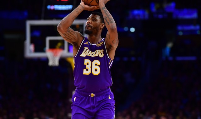 开云体育官网-防守+空间都被针对！点名东詹&amp;放空斯玛特 湖人高端局一碰就碎？