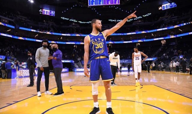 开云体育登录-多位帮手即将火速驰援 勇士极致8人轮换终得喘息