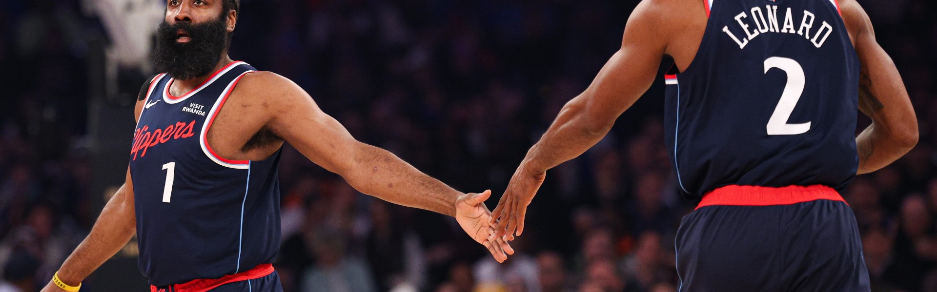 开云体育电脑版-哈登：我和小卡交流是最多的 我的任务就是帮他进入状态